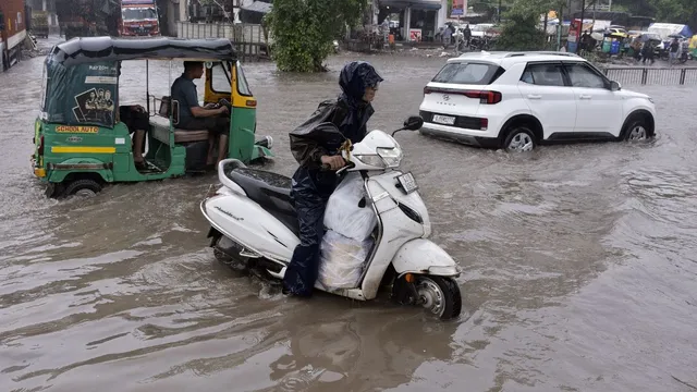 weather-today-heavy-to-extremely-heavy-rainfall-expected-in-madhya-pradesh-gujarat-and-maharashtra-check-forecast